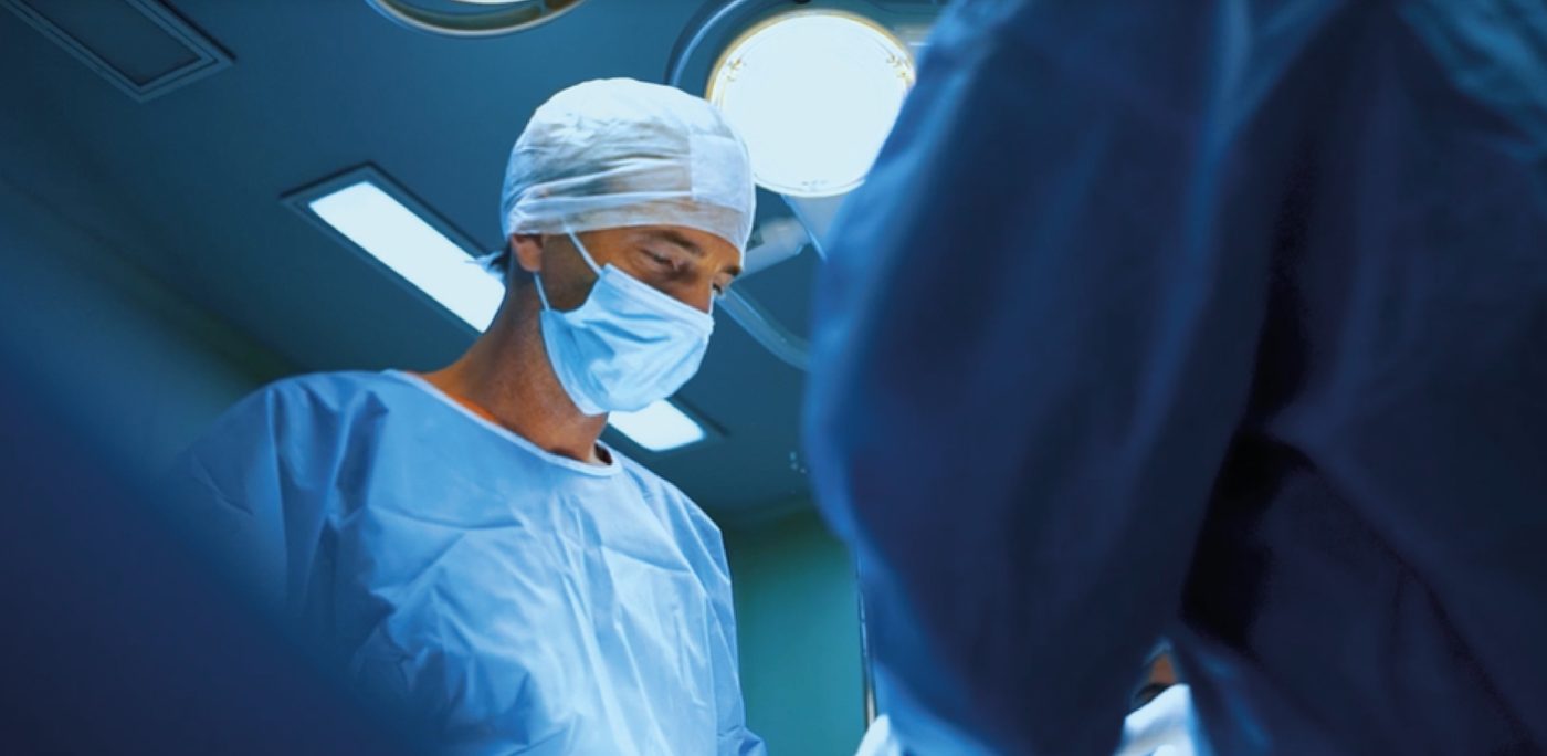 El Dr. Pierini en el quirófano del Grupo MIT